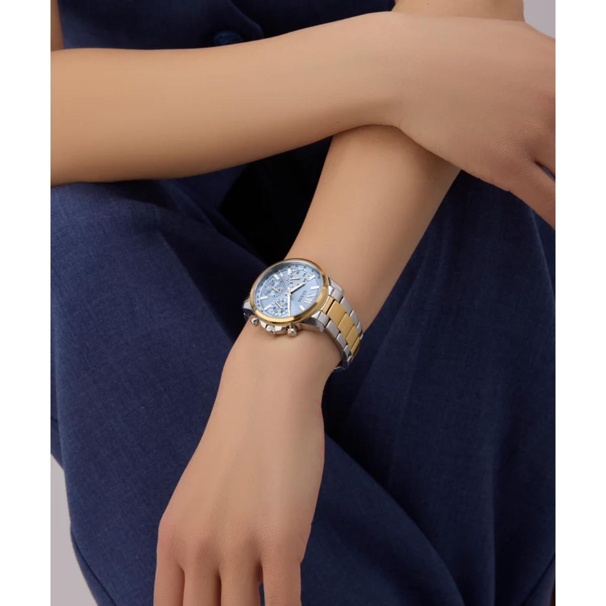 GUESS Ice Blue Round Dial Analog Women's Watch - GW0933L3