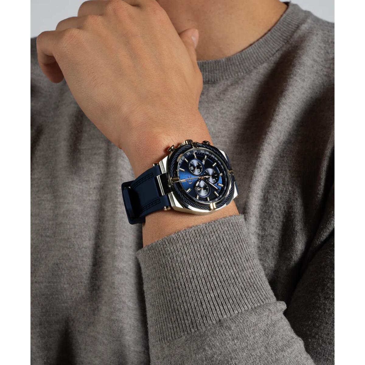 Person wearing a black wristwatch with a gray sweater