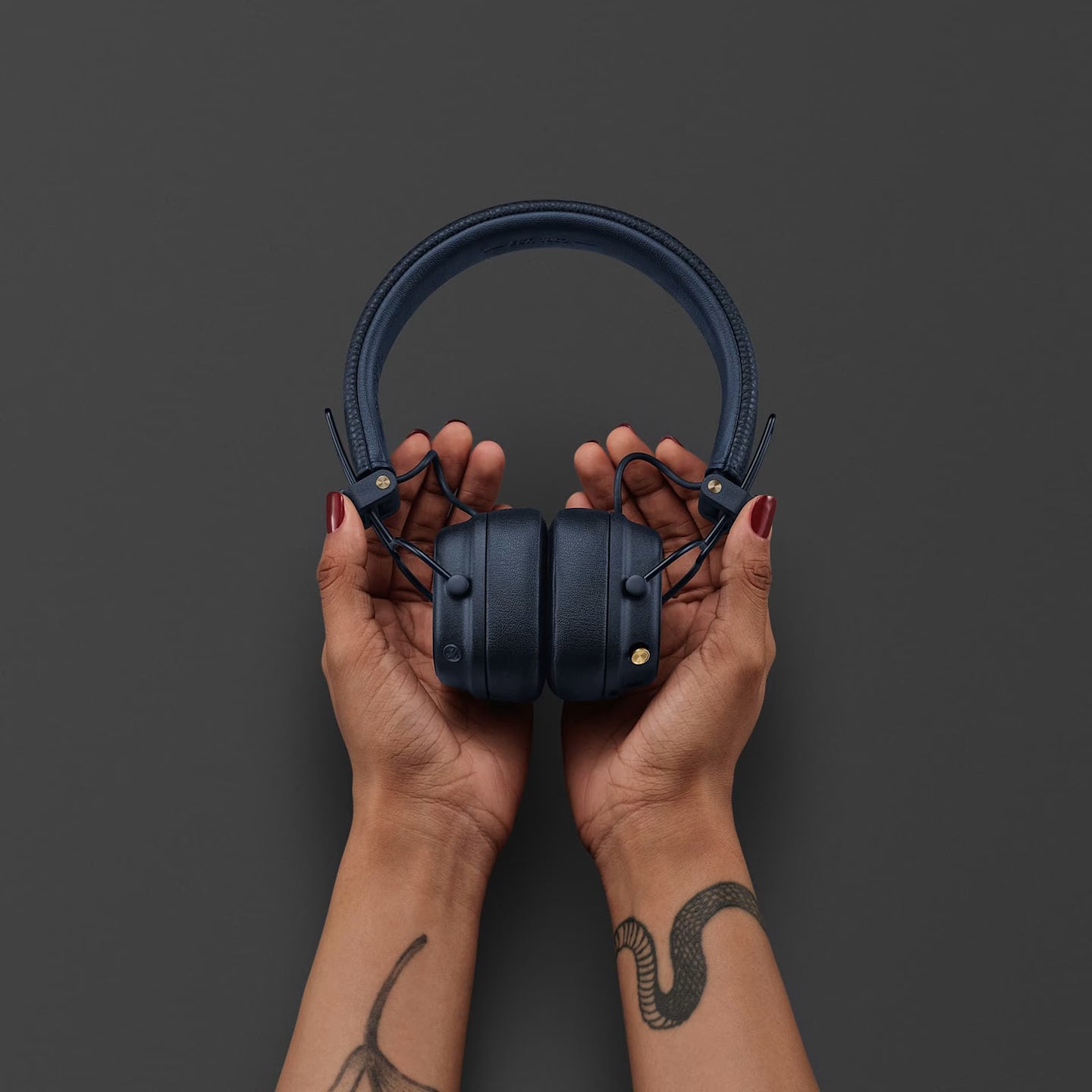 Marshall MAJOR V Wireless on-ear headphones with 100+ hours of playtime Blue