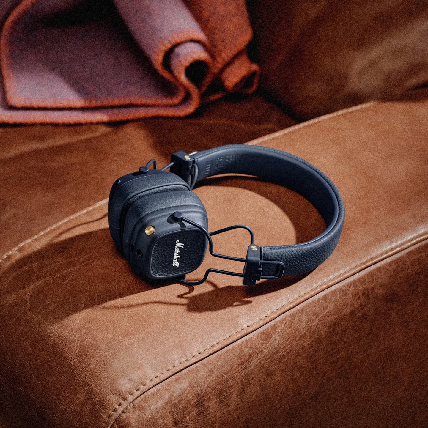 Marshall MAJOR V Wireless on-ear headphones with 100+ hours of playtime Blue